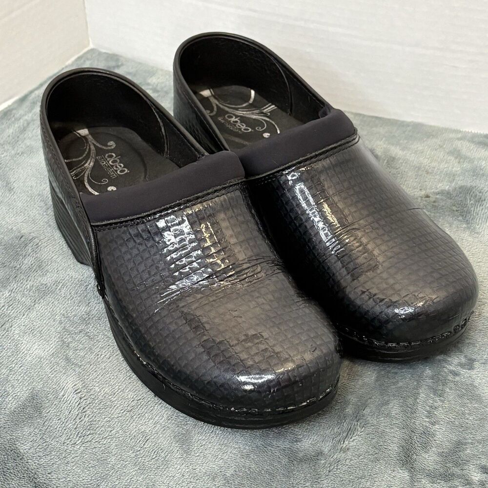 Abeo Black Patent Leather Stapled Clog Grid Pattern Ellie 9N Neutral-Rubber Sole